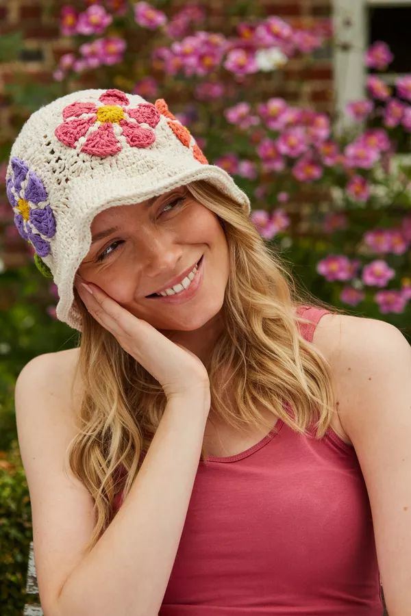 Pachamama Daisy Cotton Bucket Hat Cream-elevate your sole