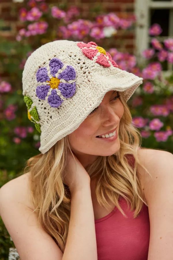 Pachamama Daisy Cotton Bucket Hat Cream-elevate your sole