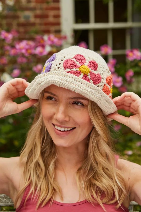 Pachamama Daisy Cotton Bucket Hat Cream-elevate your sole