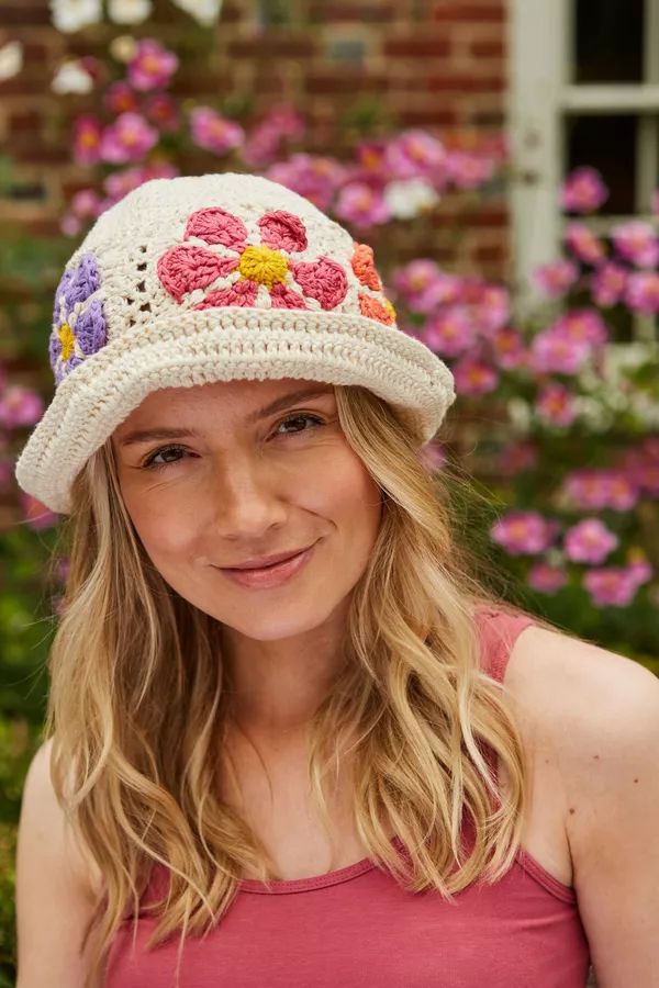 Pachamama Daisy Cotton Bucket Hat Cream-elevate your sole